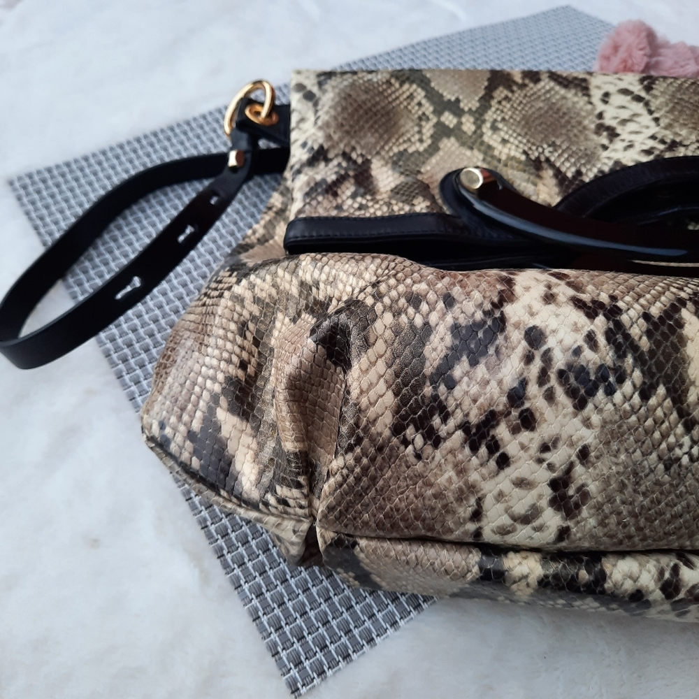 Made in Italy Francesco Biasia Snakeskin Messenger Flap Convertible Shoulder Bag - Picture 8 of 11
